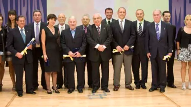 El presidente del Principado, &Aacute;lvarez Areces, posa con todos los premiados.  