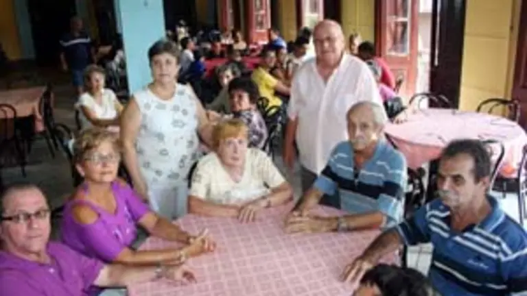  Miembros de la sociedad C&iacute;rculo Salense de La Habana.