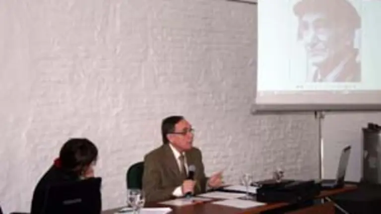  Carlos Zubillaga, director del Centro, durante su exposici&oacute;n.