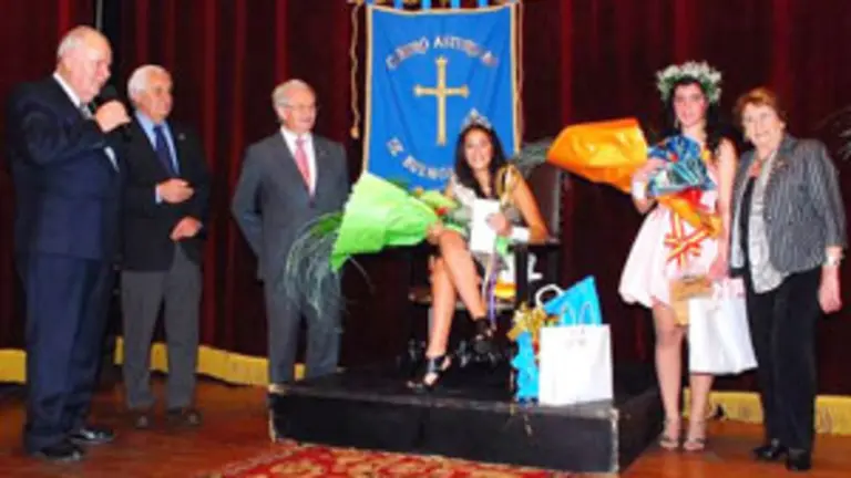  Fernanda Mariel Vi&ntilde;as ocup&oacute; el trono como nueva &lsquo;reina&rsquo; del Centro Asturiano de Buenos Aires.