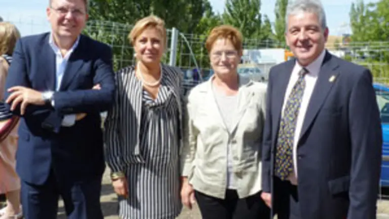  Teresa Ordiz con el presidente de las Cortes de Castilla y Le&oacute;n, la alcaldesa de Zamora y el presidente del Centro Asturiano.