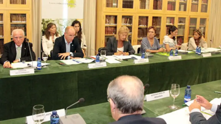  Santiago Camba presidi&oacute; la reuni&oacute;n del Patronato de la Fundaci&oacute;n Galicia Emigraci&oacute;n.