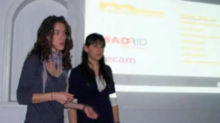 Integrantes de la Comisión Joven, presentando los cortos.