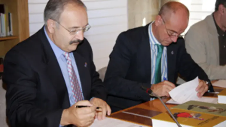  Villares y Camba, durante la firma del convenio. 