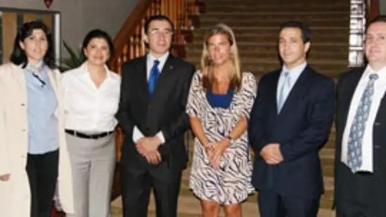 Victoria Cristóbal con los miembros de \'Hijos y nietos de españoles en México\'.