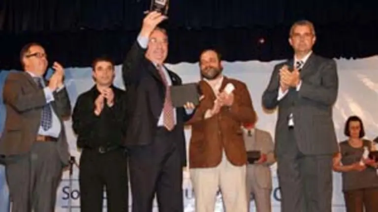  Horacio Pegito recibi&oacute; un presente de la instituci&oacute;n como ex presidente. All&iacute; mismo, tambi&eacute;n le comunicaron que fue nombrado &lsquo;Presidente Honorario&rsquo;.