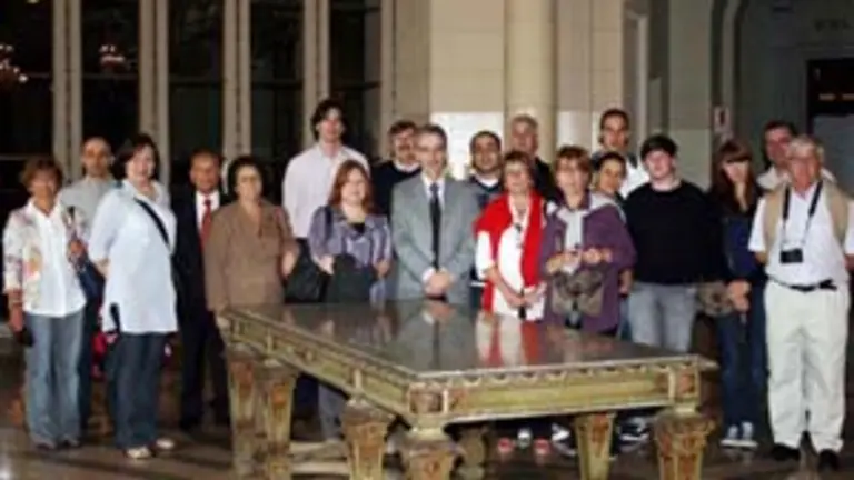  La delegaci&oacute;n del Concello de Vedra, en su visita al Palacio Legislativo.