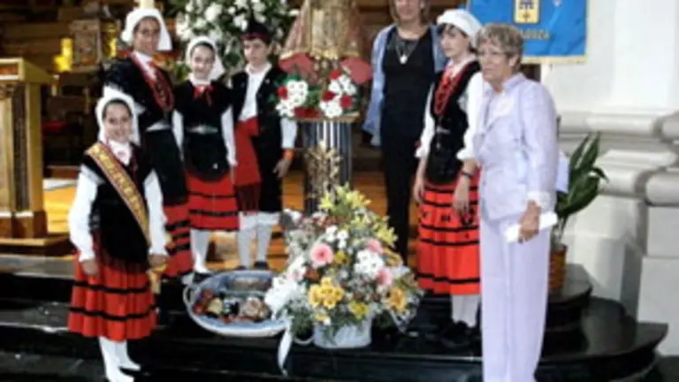 Bego&ntilde;a Serrano, con los asturianos de Zaragoza.  