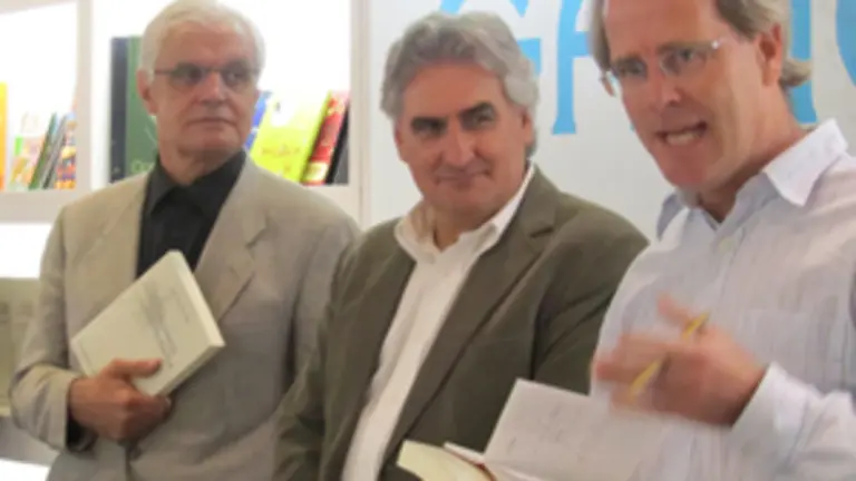  De izda. a dcha., V&iacute;ctor Freixanes, Francisco L&oacute;pez y Jonathan Dunne.