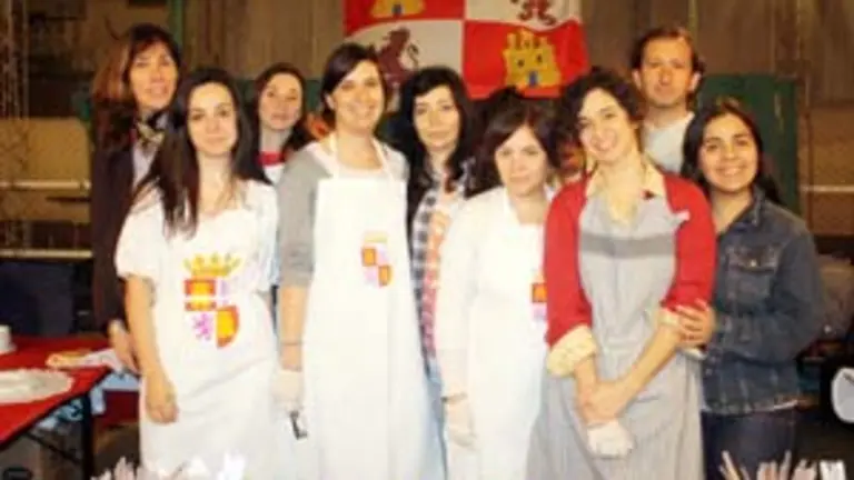 Jóvenes al frente del chirinquito de la Federación de Castilla y León.