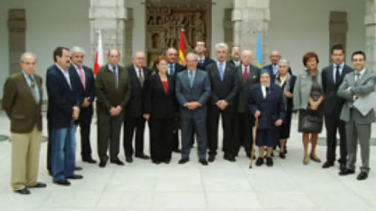   Teresa Ordiz, durante la celebraci&oacute;n del 25&ordm; aniversario del Centro Asturiano de Cantabria.
