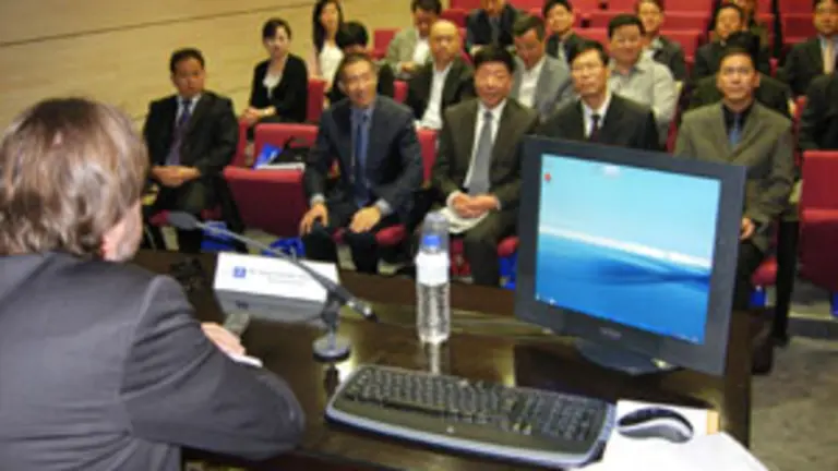  Los miembros de la delegaci&oacute;n china, durante su visita al Idepa.