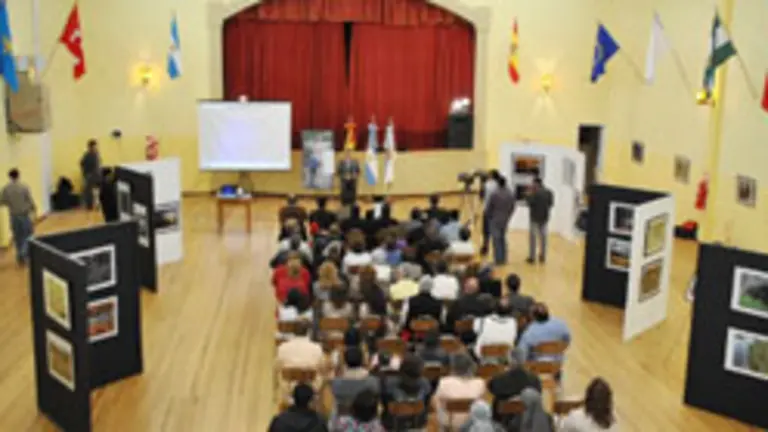  El p&uacute;blico acudi&oacute; a la cita en la Asociaci&oacute;n Espa&ntilde;ola de Socorros Mutuos.