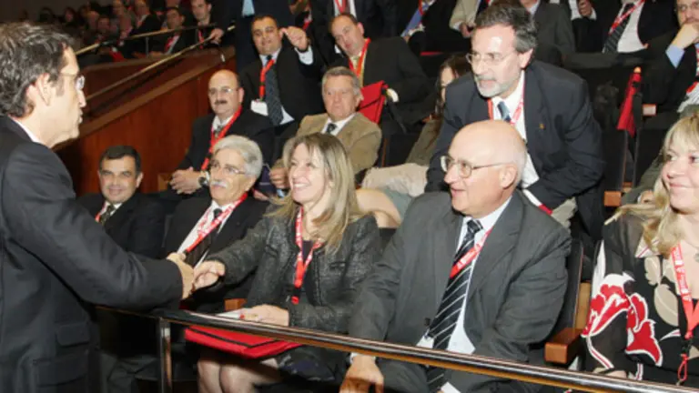 El presidente Feij&oacute;o saluda a los empresarios participantes en el Encontro.
