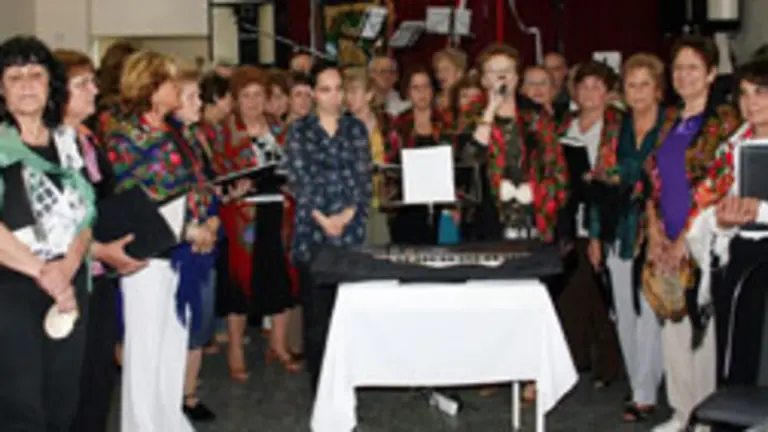 La presidenta, Mar&iacute;a del Carmen Ara&uacute;jo, dirigi&oacute; unas palabras a los presentes. 