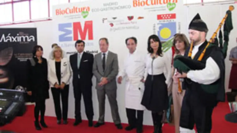 La gaita asturiana acompa&ntilde;&oacute; al consejero en la inauguraci&oacute;n de la Feria.