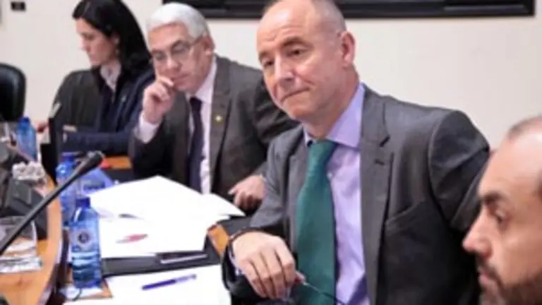  El secretario xeral de Emigraci&oacute;n, durante su intervenci&oacute;n en la Comisi&oacute;n Institucional del Parlamento gallego.