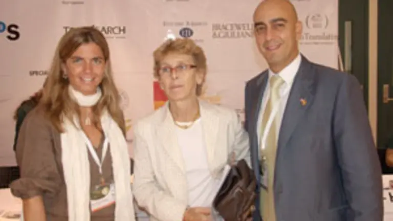 Victoria Cristóbal; la cónsul, Cristina Barrios; y el presidente de la Casa de Madrid, Javier Pérez-Palencia. 