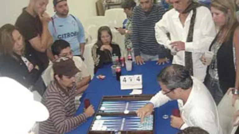  Partida intensa del torneo: Manuel (HGV) y Kahlil (Club L&iacute;bano Venezolano).