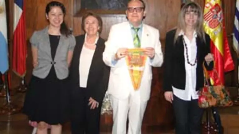  Francisco José Rodríguez con algunas de las personalidades que acudieron a la conferencia