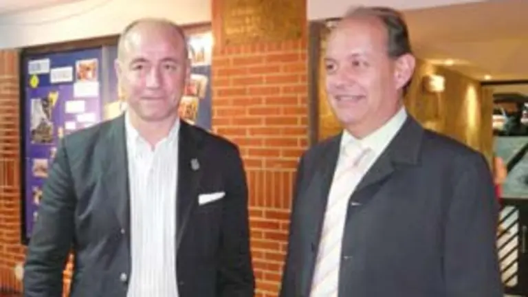  Santiago Camba y Antonio Pi&ntilde;&oacute;n, presidente de la Hermandad Gallega de Venezuela. 