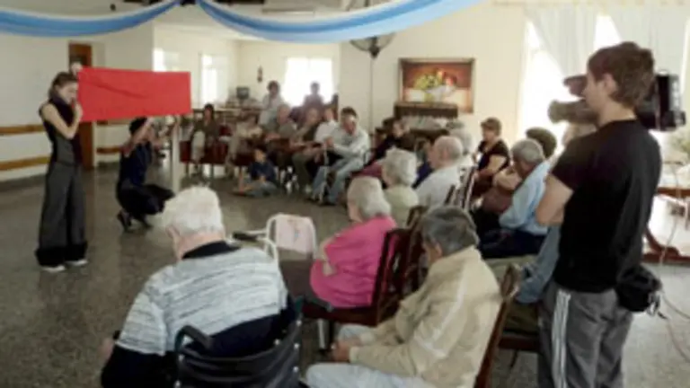  Los mayores pudieron disfrutar de la interpretación teatral.