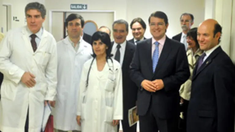  El consejero de Interior y Justicia, Alfonso Fernández Mañueco, en una visita al Hospital Español, en Buenos Aires.