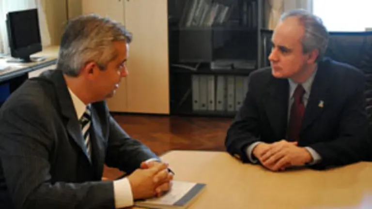  L&oacute;pez Dobarro &ndash;a la izda.&ndash;, durante su reuni&oacute;n con Sergio Bohe.