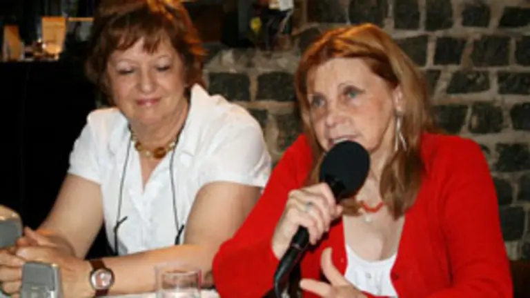  Graciela Pereira y Susana Maceira, en el cierre del ciclo 2010 de &lsquo;Os Guieiros&rsquo;, organizado por &lsquo;Os Gromos&rsquo;.