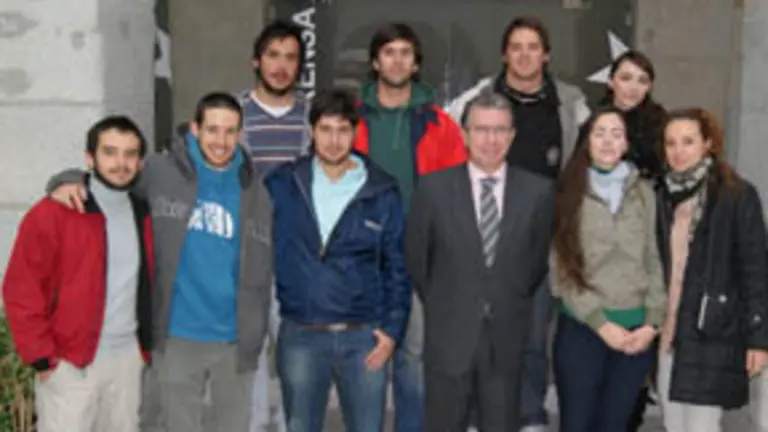 Francisco Granados, con los participantes en el Programa Descubre.