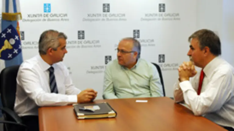  Manuel Mir&aacute;s Franqueira &ndash;en el centro&ndash; con Alejandro L&oacute;pez Dobarro.