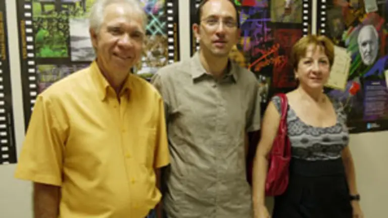  Anxo Lorenzo, con Mar&iacute;a Amparo Tavar&eacute;s, fundadora del N&uacute;cleo de Estudos Galegos de la Universiad de Niter&oacute;i, y Fernando Ozorio, su actual responsable. 