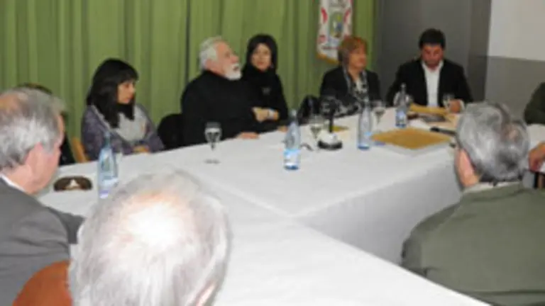  Un intre da lectura dos premios do Certame Literario.