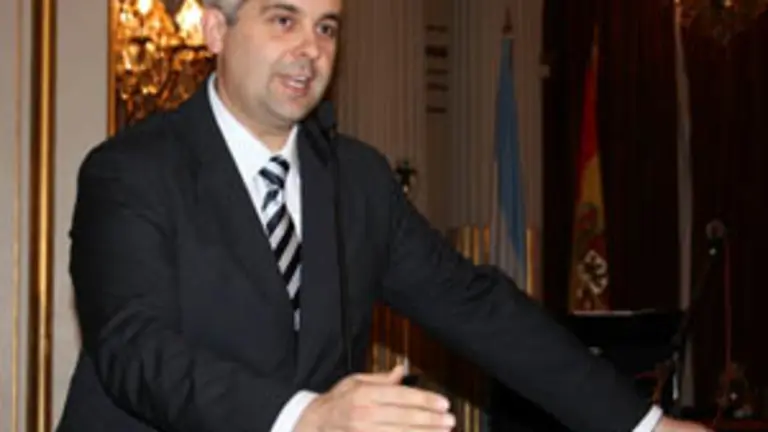 El delegado de la Xunta, durante su participaci&oacute;n en un acto realizado en la Legislatura porte&ntilde;a. 