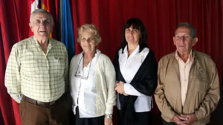  Mar&iacute;a A. Marcos &ndash;2&ordf; izda.&ndash; valor&oacute; postitivamente el trabajo de 2010.