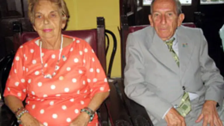  Benito Grandal y Mar&iacute;a A. Marcos, durante la entrega de los respectivos reconocimientos.