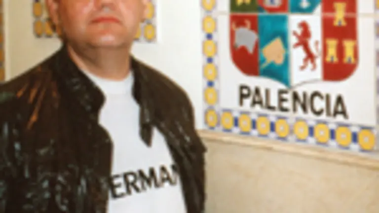  Francisco José Rodríguez Velasco, junto al escudo de Palencia.