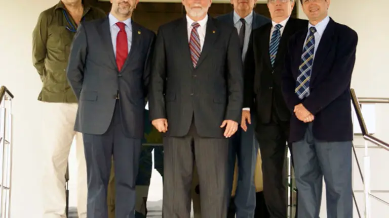  El rector Daniel Hernández, con autoridades académicas de Panamá.
