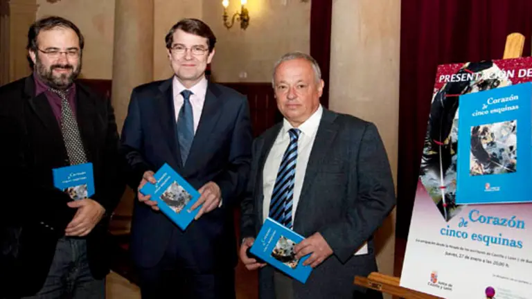  Fernández Mañueco, durante la presentación del libro. 