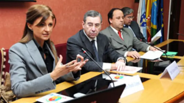  Carmen Pardo, Pablo Figueroa y Rog&eacute;rio Leal, durante la presentaci&oacute;n del seminario.