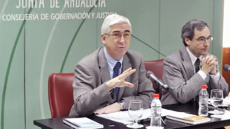  G&oacute;mez Peri&ntilde;&aacute;n y Eduardo Moyano, durante la presentaci&oacute;n del estudio. 