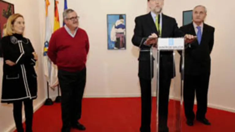  Mariano Rajoy, durante su intervenci&oacute;n, acompa&ntilde;ado por Ana Pastor, Ernesto Muntaner y Jos&eacute; Ram&oacute;n &Oacute;nega.