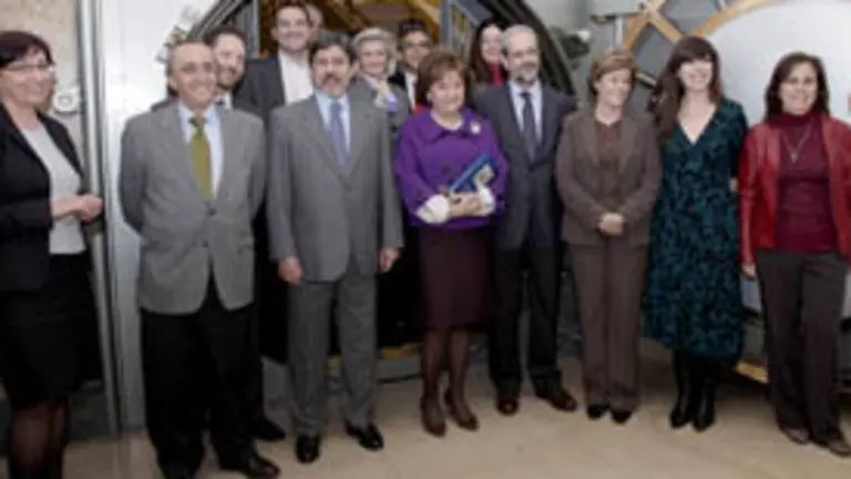  Foto de familia tras la firma del convenio.