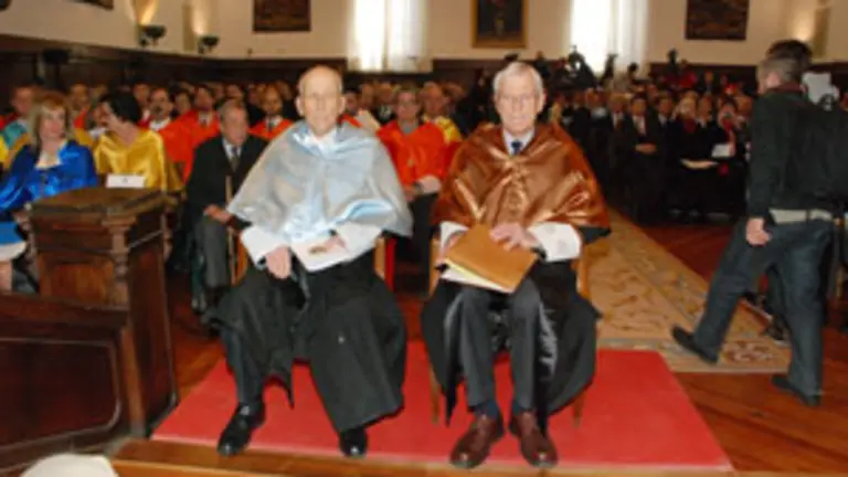  La Universidad de Salamanca concede el ‘honoris causa’ a Stephen Whitaker y Germán Sánchez Ruipérez.
