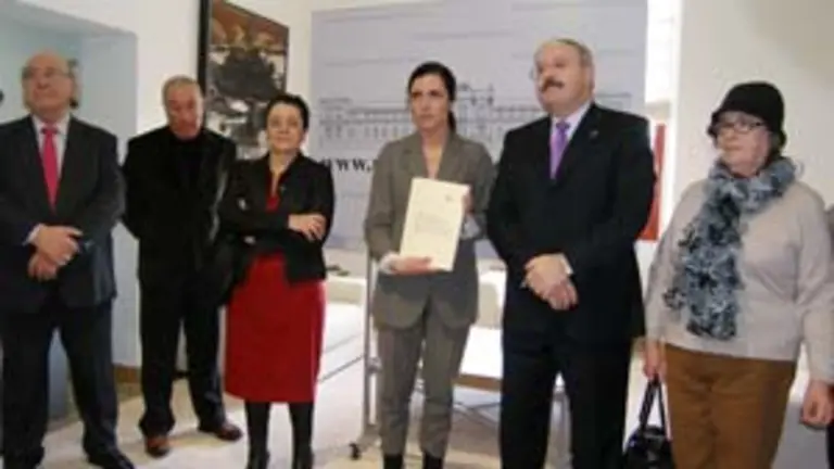  Pilar Rojo y Ram&oacute;n Villares &ndash;en el centro&ndash;, con los integrantes de la Comisi&oacute;n T&eacute;cnica.