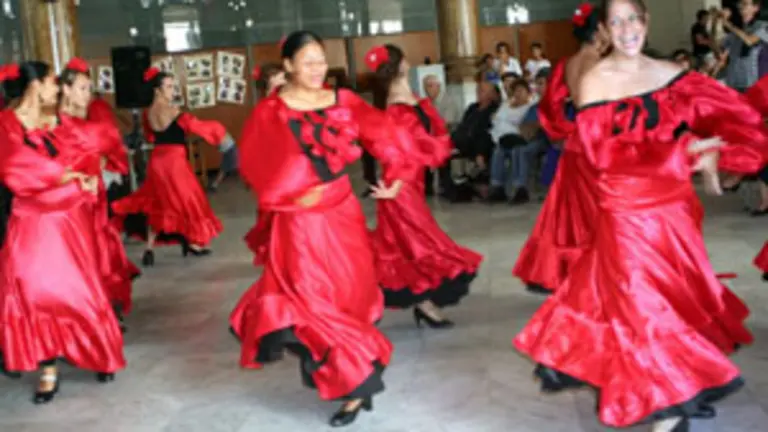  Un momento de la actuaci&oacute;n del grupo &lsquo;Amigos de L&aacute;ncara&rsquo;.