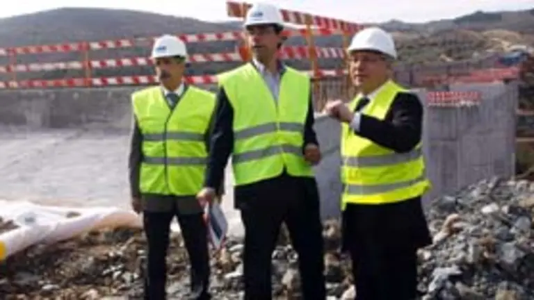  Fernando Martínez Maíllo y el presidente de la Cámara Municipal de Bragança, Antonio Jorge Nunes.