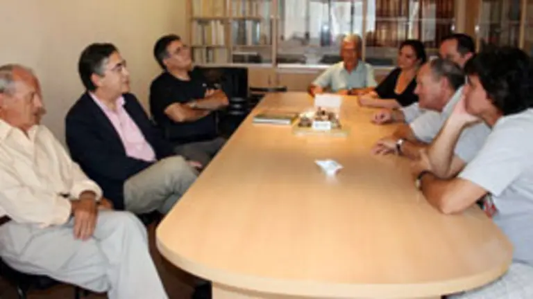  Ferrn&aacute;ndez Moreda &ndash;2&ordm; izda.&ndash;, durante su visita al Centro Betanzos de Buenos Aires.