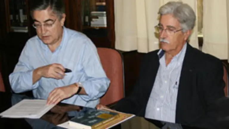  Fern&aacute;ndez Moreda &ndash;izda.&ndash;, junto al presidente del &lsquo;Hogar Espa&ntilde;ol&rsquo;, Antonio R&iacute;os.