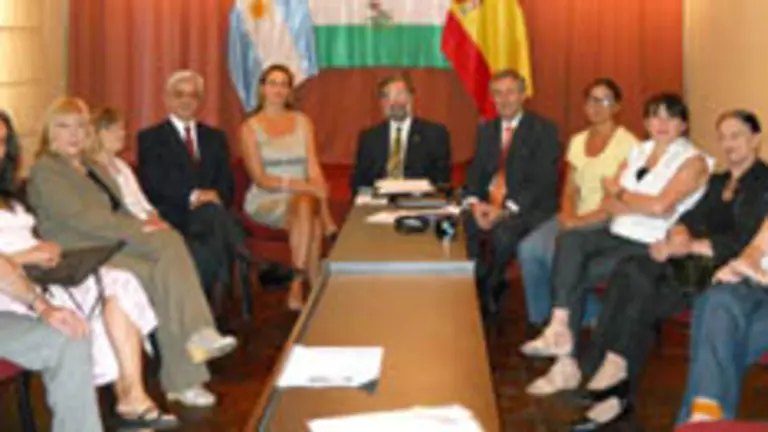  Los integrantes de la C&aacute;tedra celebraron el pasado d&iacute;a 28 la primera reuni&oacute;n plenaria de 2011.